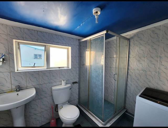 5 BEDROOM HOUSE FOR SALE IN MONTFORD